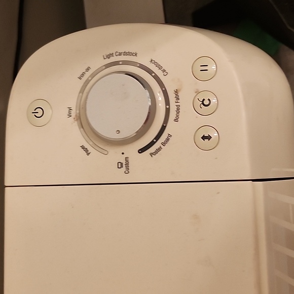 Cricut Exployer Air 2 with Heat Press - Picture 3 of 3